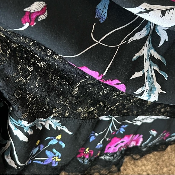 Like new Express floral sundress with lace panels - Picture 4 of 8